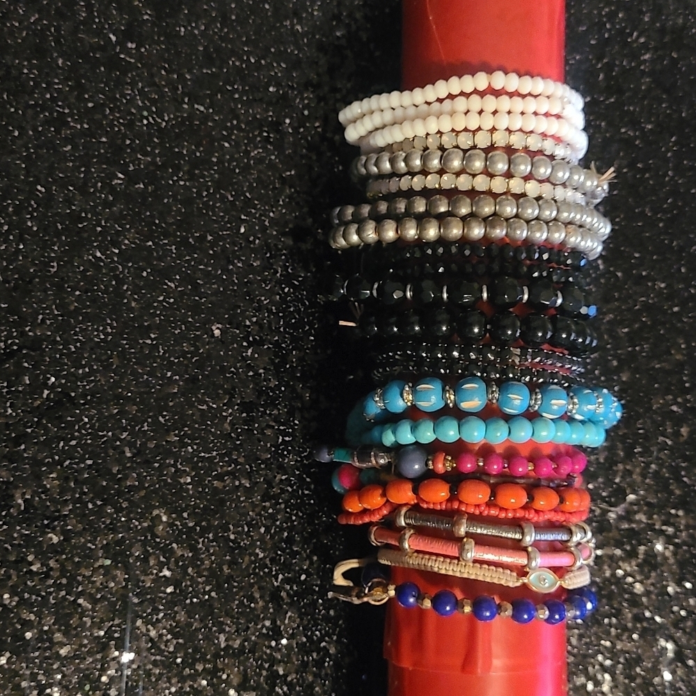 Stretch Beady Bracelets qty 31 or 32 vintage Hp🔥🔥🔥🔥 - Picture 4 of 4